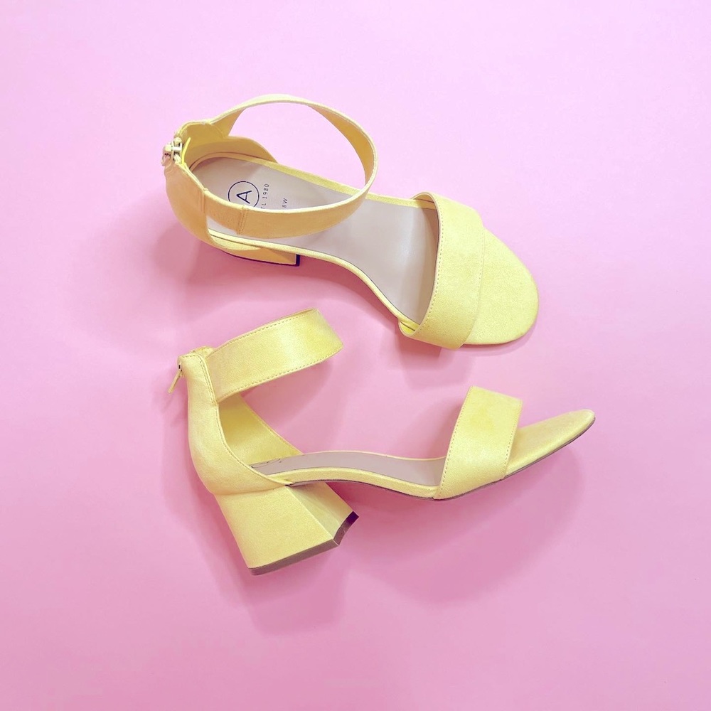 NWT Aldo Pastel Yellow Suede Heels Sandals